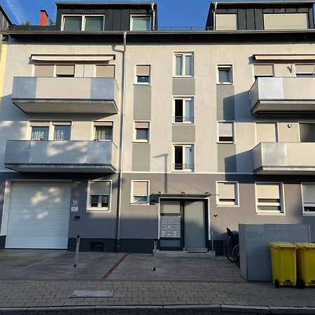 Grosse Gemuetliche Ferienwohnung Mit Klimaanlage, Parkplatz Inklusive Top ! Fuerth Luaran gambar