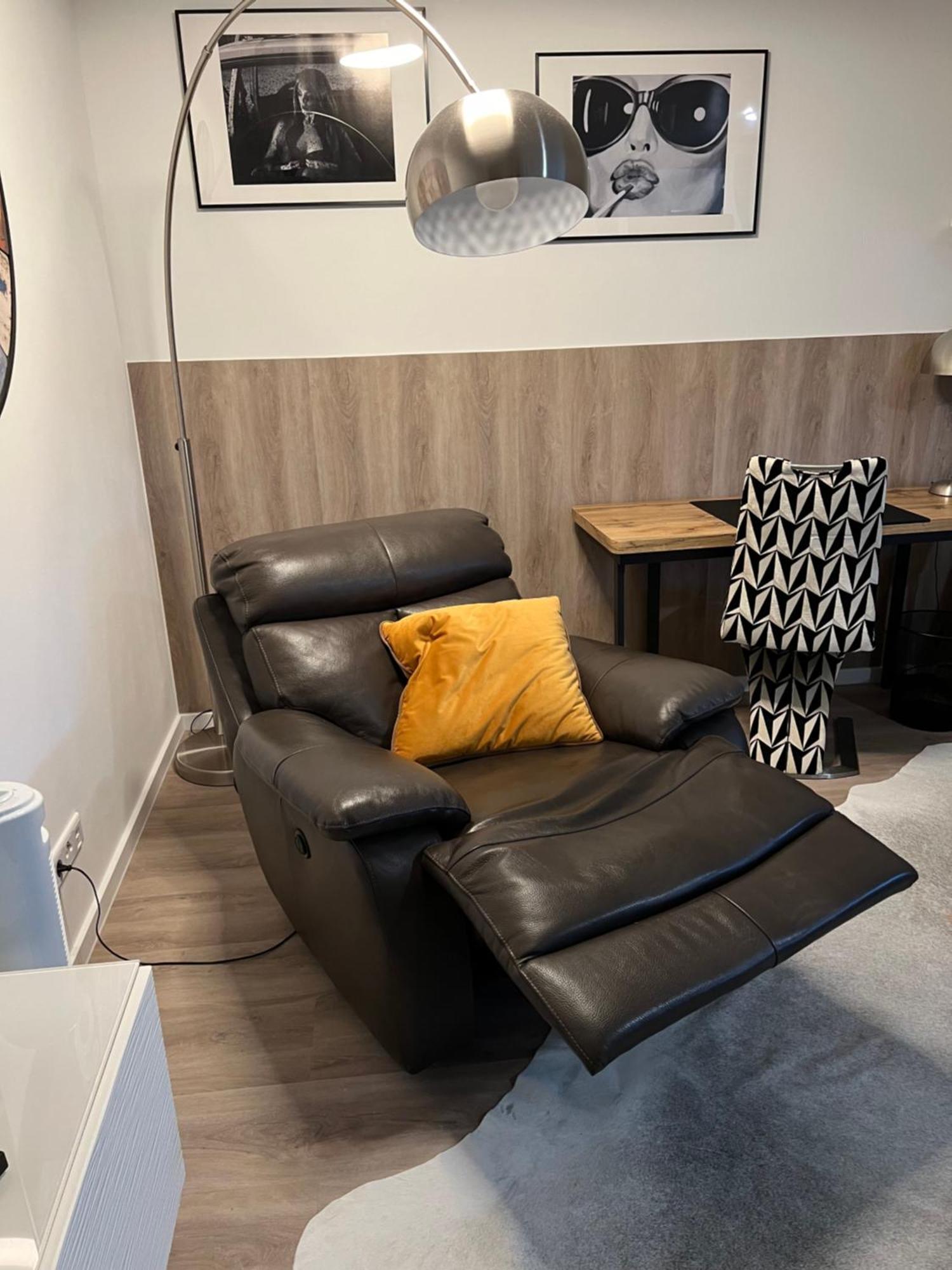 Grosse Gemuetliche Ferienwohnung Mit Klimaanlage, Parkplatz Inklusive Top ! Fuerth Luaran gambar