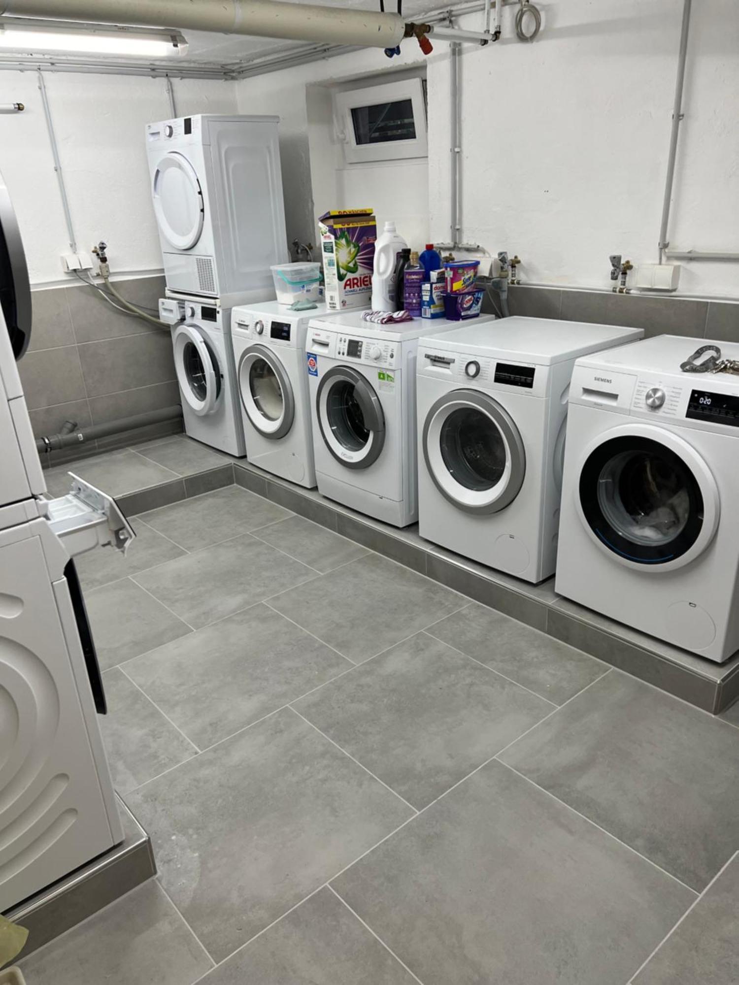 Grosse Gemuetliche Ferienwohnung Mit Klimaanlage, Parkplatz Inklusive Top ! Fuerth Luaran gambar