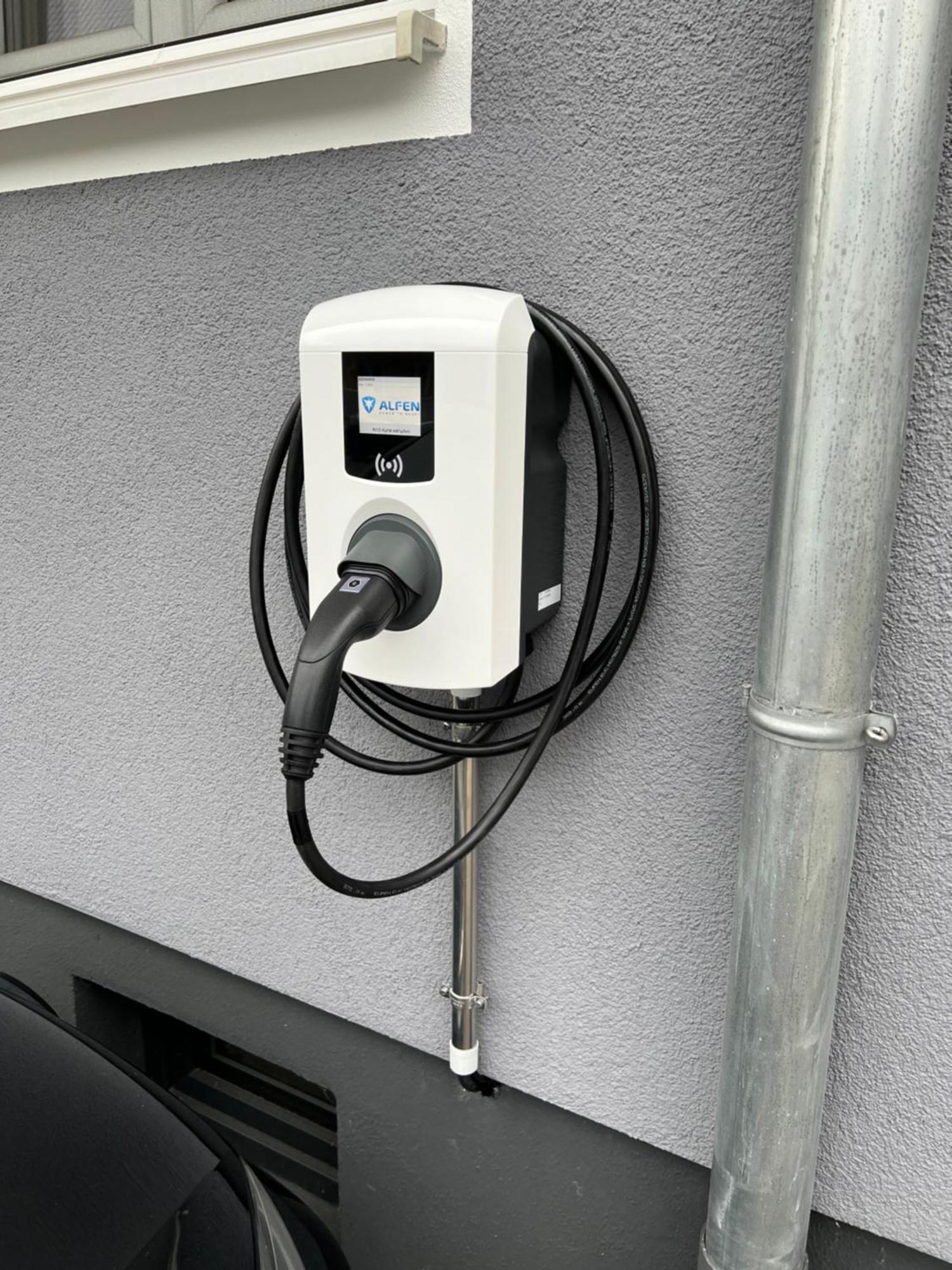 Grosse Gemuetliche Ferienwohnung Mit Klimaanlage, Parkplatz Inklusive Top ! Fuerth Luaran gambar