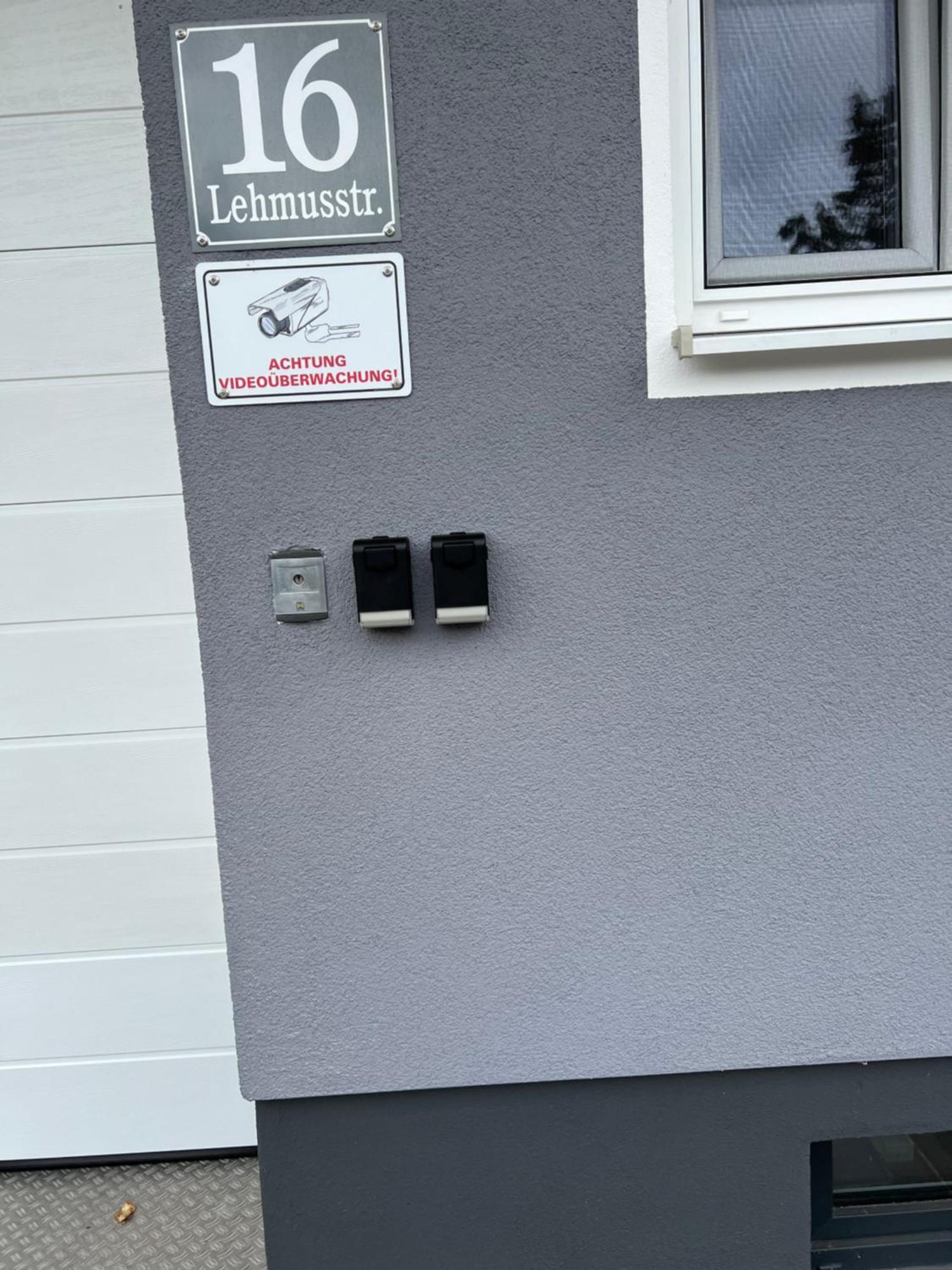 Grosse Gemuetliche Ferienwohnung Mit Klimaanlage, Parkplatz Inklusive Top ! Fuerth Luaran gambar