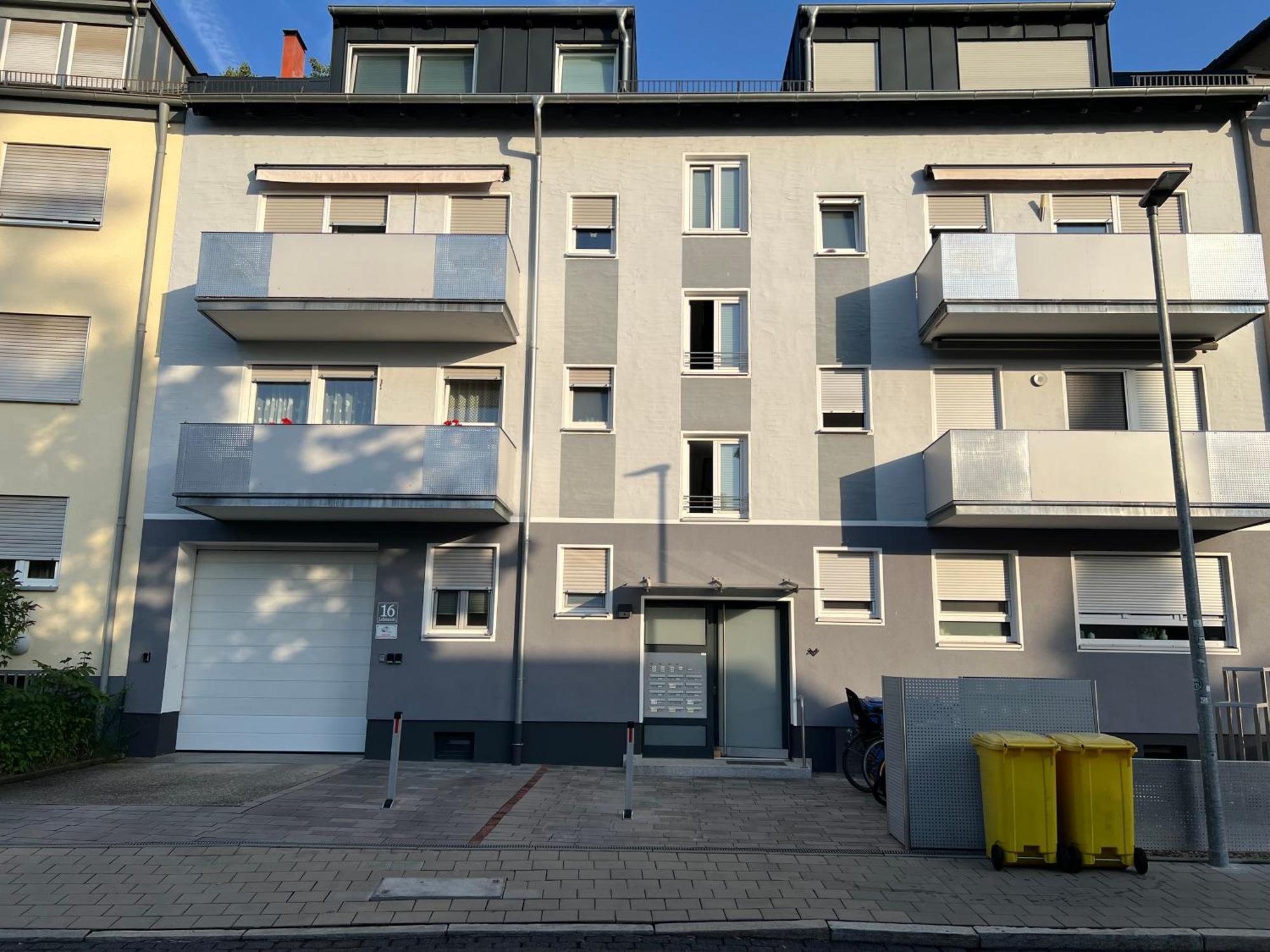 Grosse Gemuetliche Ferienwohnung Mit Klimaanlage, Parkplatz Inklusive Top ! Fuerth Luaran gambar