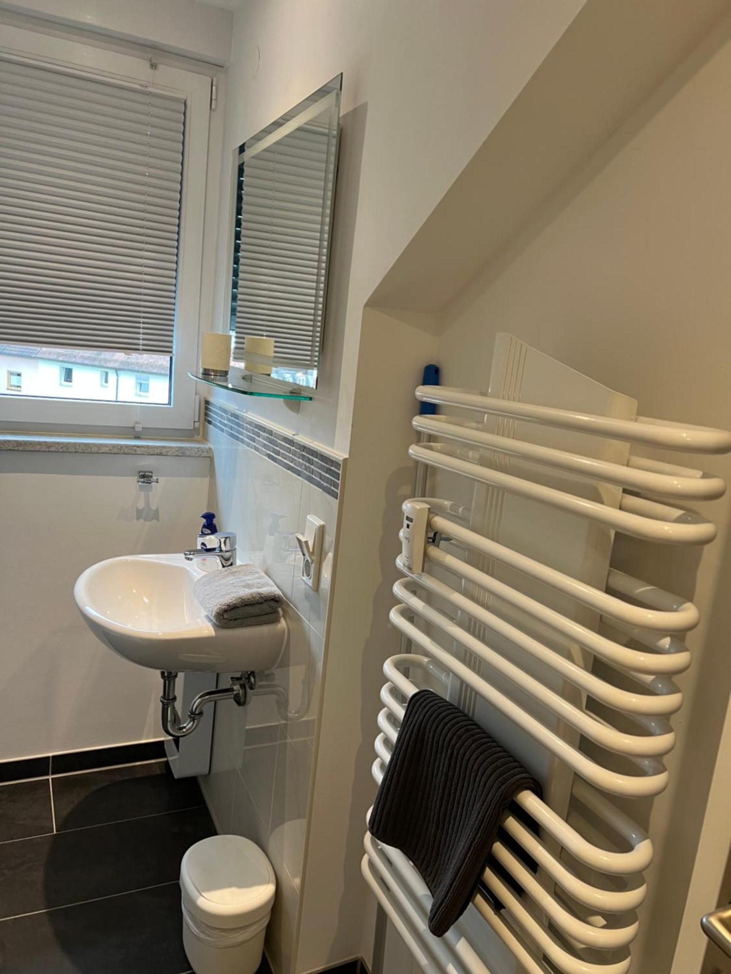 Grosse Gemuetliche Ferienwohnung Mit Klimaanlage, Parkplatz Inklusive Top ! Fuerth Luaran gambar