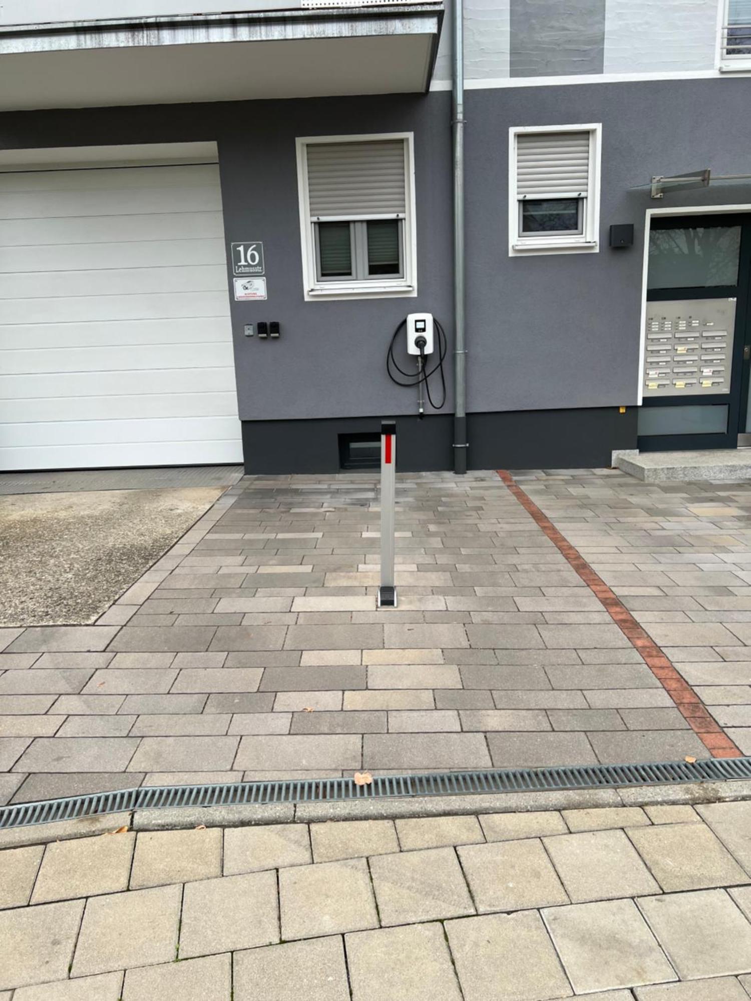 Grosse Gemuetliche Ferienwohnung Mit Klimaanlage, Parkplatz Inklusive Top ! Fuerth Luaran gambar