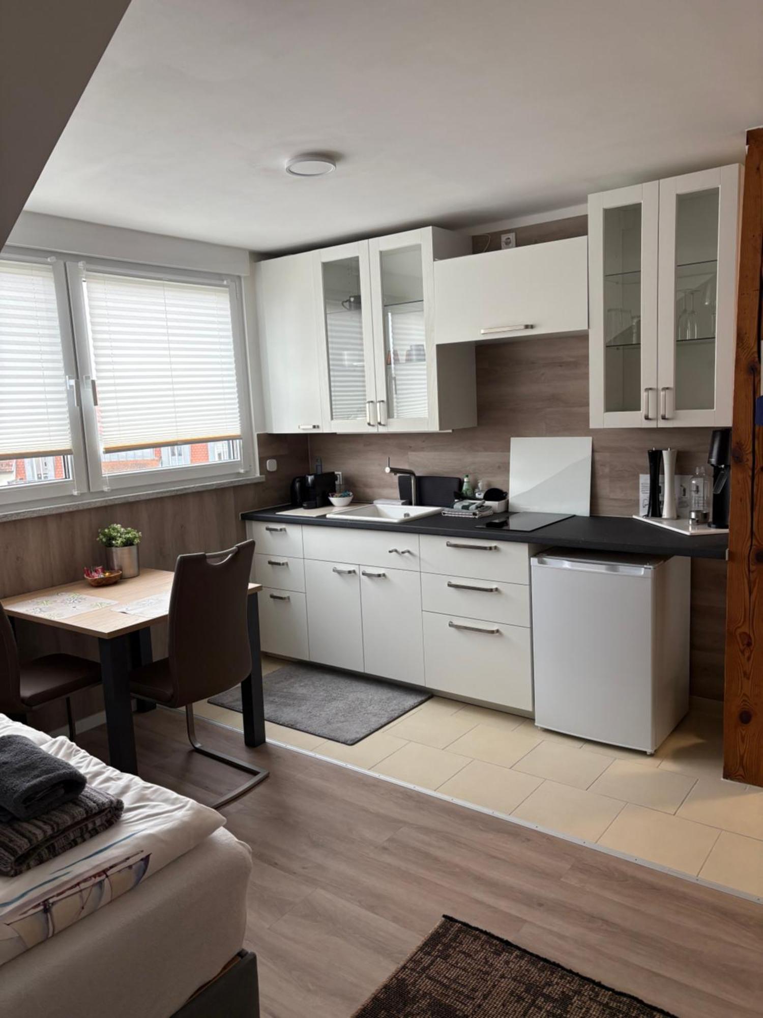 Grosse Gemuetliche Ferienwohnung Mit Klimaanlage, Parkplatz Inklusive Top ! Fuerth Luaran gambar
