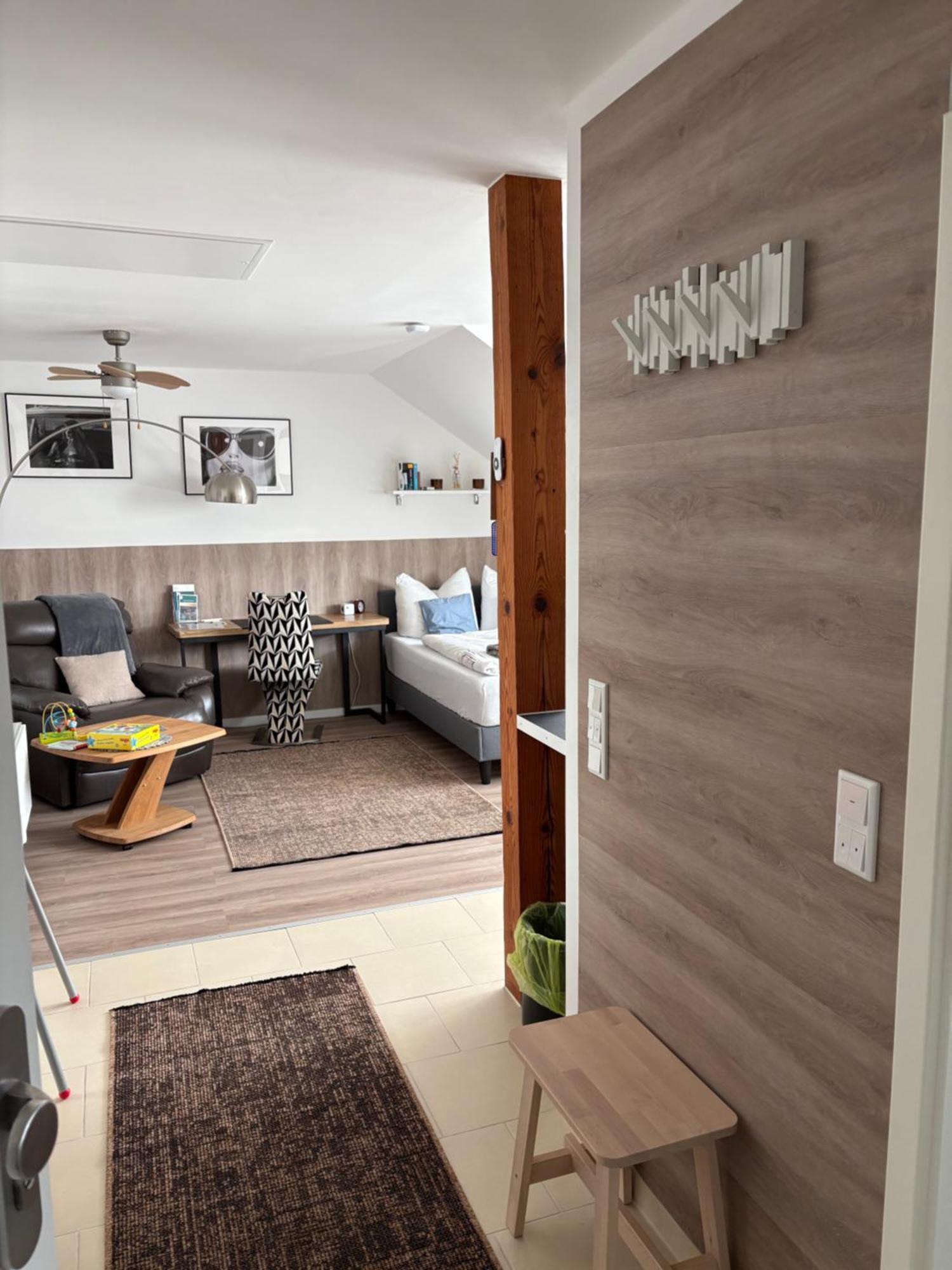 Grosse Gemuetliche Ferienwohnung Mit Klimaanlage, Parkplatz Inklusive Top ! Fuerth Luaran gambar