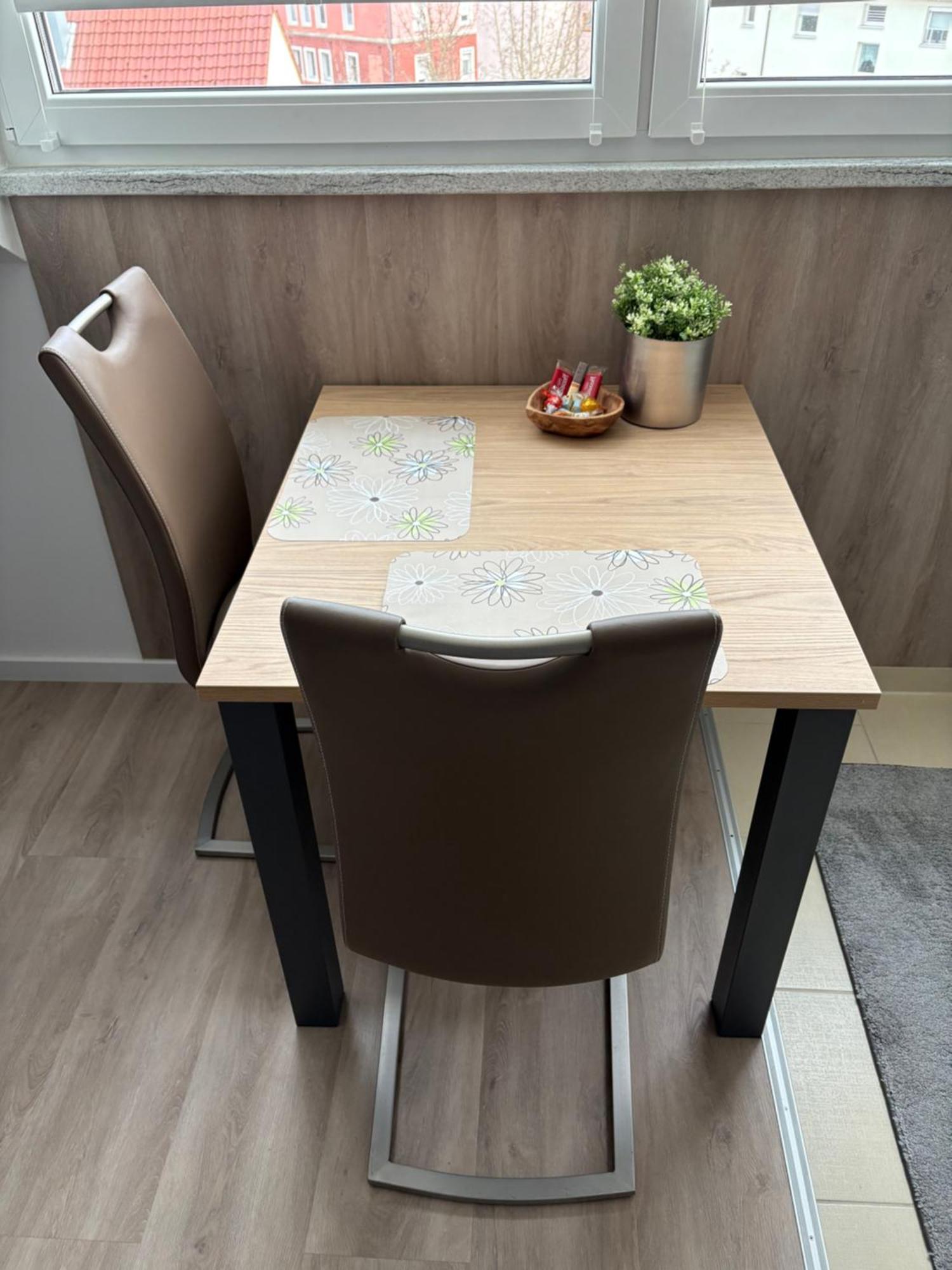 Grosse Gemuetliche Ferienwohnung Mit Klimaanlage, Parkplatz Inklusive Top ! Fuerth Luaran gambar