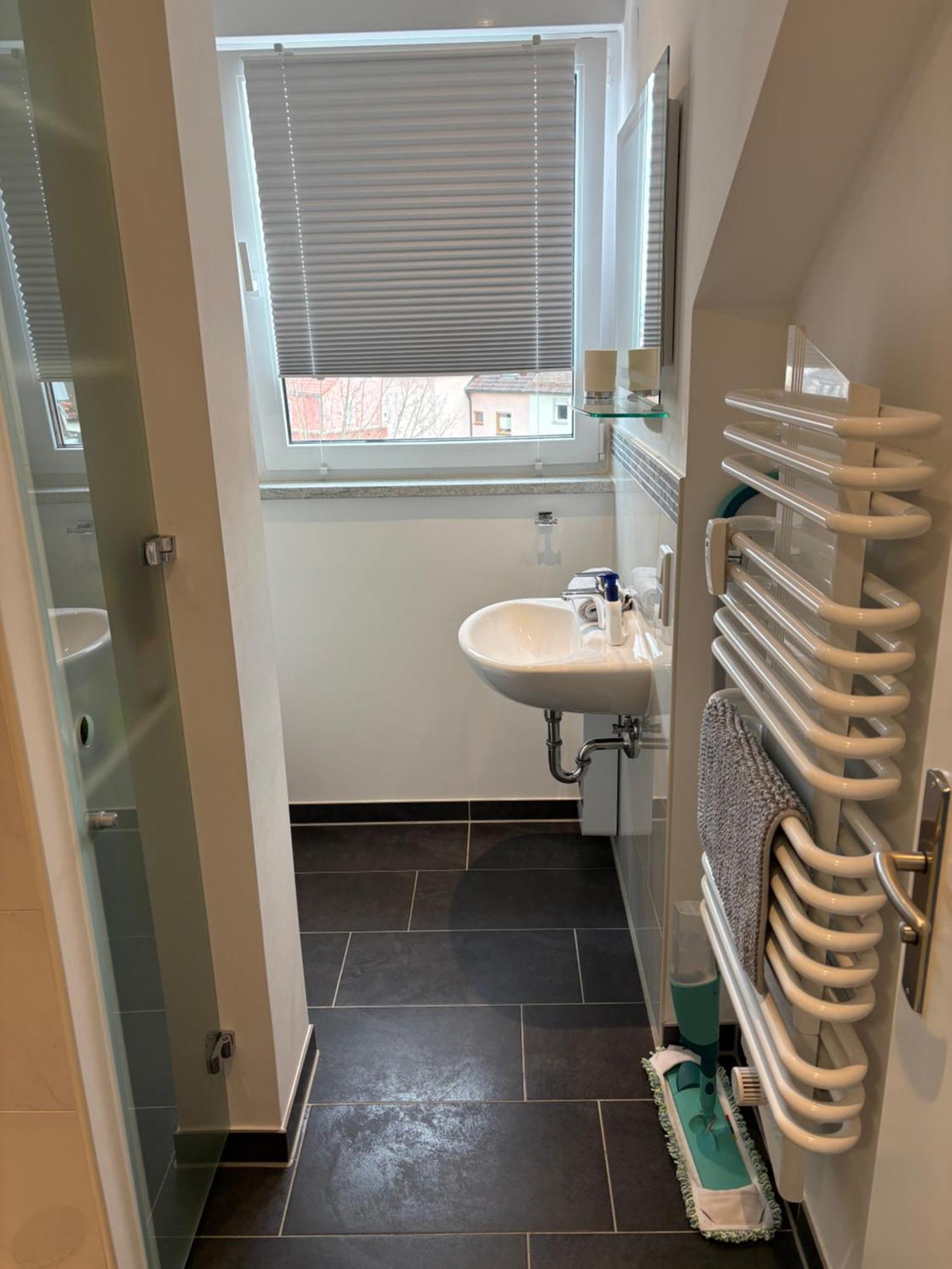 Grosse Gemuetliche Ferienwohnung Mit Klimaanlage, Parkplatz Inklusive Top ! Fuerth Luaran gambar